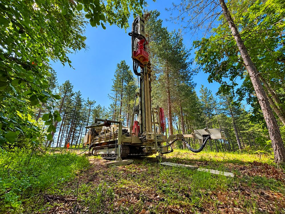 Perforazione geognostica in area boschiva